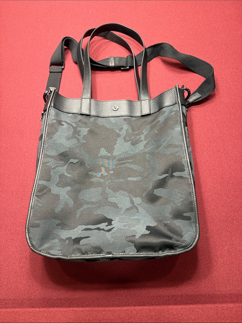 lululemon athletica Black and Gray Camouflage Shoulder Tote